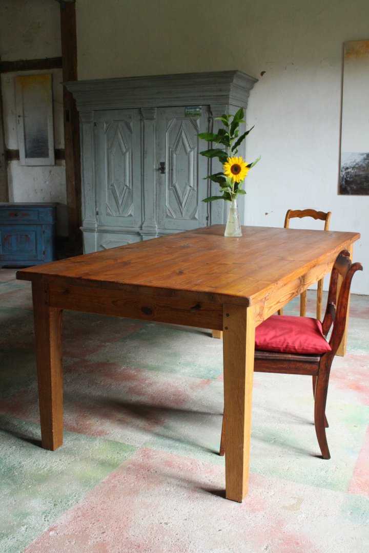 Tisch aus altem Nadelholz/Eiche