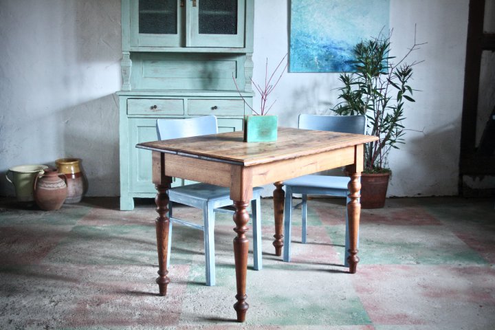 Tisch aus Eschenholz