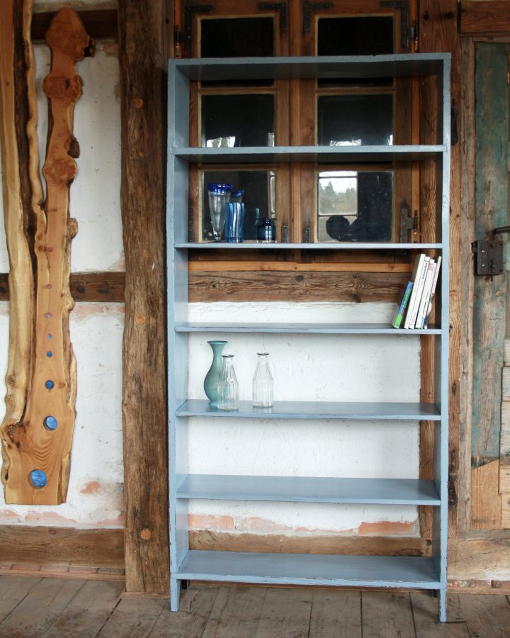 Schönes, altes Regal