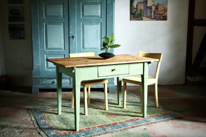 Tisch aus der Lüneburger Heide