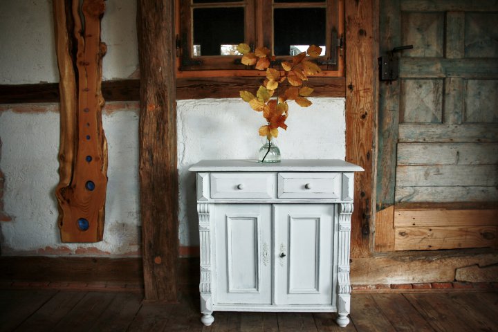 Kleine Waschkommode aus der Gründerzeit