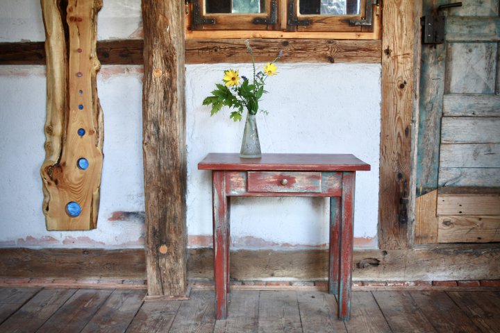 Kleines Tischchen aus Ringlai im Bayerischen Wald