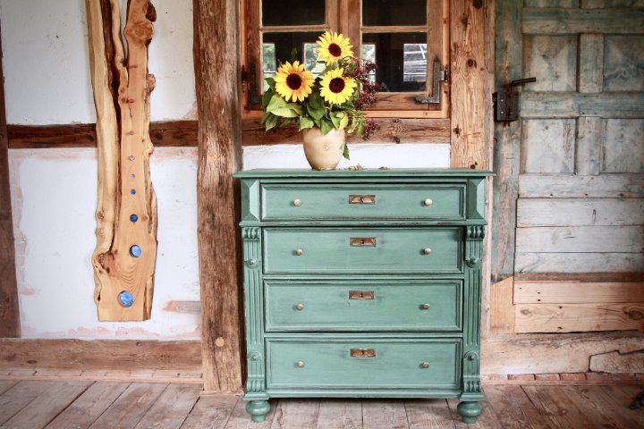 Vierschübige Kommode aus der Gründerzeit