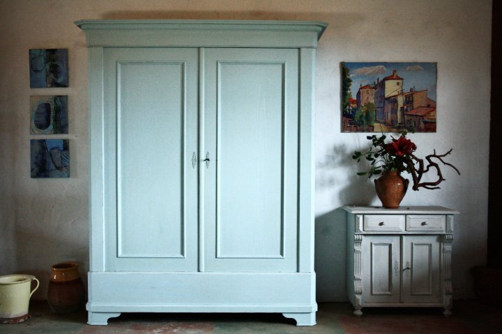 Schlichter, norddeutscher Kleiderschrank